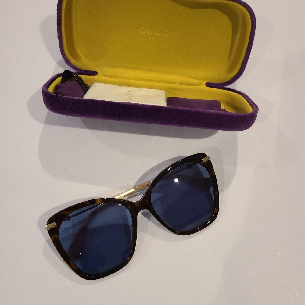 Gucci Sunglasses - Picture 3 of 6